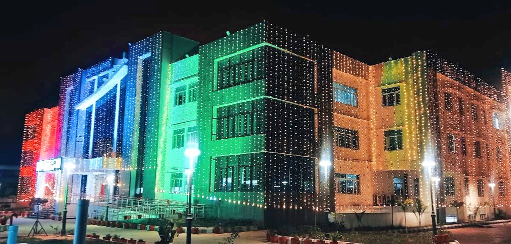 On the eve of the 79th Independence Day, GST Bhawan Rohtak glows in festive tricolour lights, showcasing its grandeur and patriotic spirit 🇮🇳✨
#IndependenceDay #AzadiKaAmritMahotsav #Rohtak #GSTBhawan #Tricolour #IndianIndependenceDay #Patriotism #HarGharTirangaa 
<a href="/cbic_india/">CBIC</a>