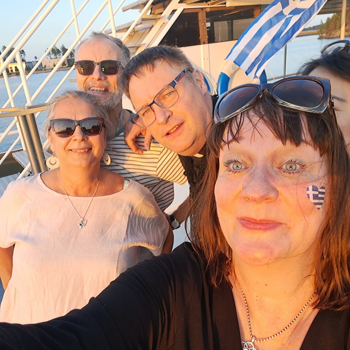 Minna Halme (@mihalme) on Twitter photo Lauantaina risteiltiin Kallavedellä 🇬🇷 hengessä <a href="/tanssijaakko/">TanssiJaakko Kara</a> ja tanssia rytkytettiin laivan kannella lähes kolme tuntia #kreikanystävätkuopio #greekfriendskuopio Lauantaina risteiltiin Kallavedellä 🇬🇷 hengessä <a href="/tanssijaakko/">TanssiJaakko Kara</a> ja tanssia rytkytettiin laivan kannella lähes kolme tuntia #kreikanystävätkuopio #greekfriendskuopio