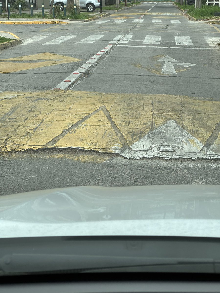 Lucas_TAM_'s tweet photo. @sebastiansichel @MuniNunoa hasta cuando las calles malas? Generando problemas en neumáticos y vehículos! No era que iban a hacer una comuna ejemplar? Calles Hamburgo, Amapolas, Emilia Tellez y todas las del sector, llenas de hoyos y lomos de toro partidos! Ustedes no pagan!! https://t.co/HMM9eScUOG