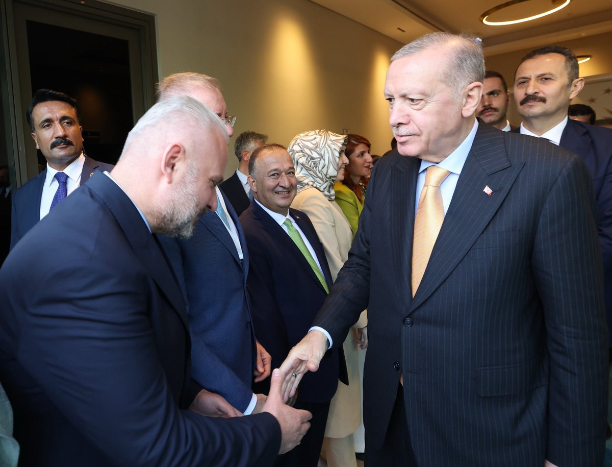 AK Parti tüm kadrolarıyla 24 yıl sonra bile hâlâ aynı heyecanla, aynı coşkuyla, aynı enerjiyle ülkemiz ve milletimiz için canla başla çalışmaya devam ediyor. 

Sayın Cumhurbaşkanımız ve Genel Başkanımız Recep Tayyip Erdoğan’ın açtığı bu kutlu yolda, omuz omuza, yan yana