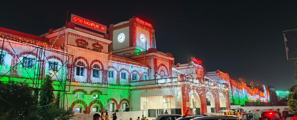 Ministry of Railways (@railminindia) on Twitter photo आजादी के रंग, स्टेशन के संग!
स्वतंत्रता दिवस के शुभ आगमन पर तिरंगे की चमक में दमकता उत्तर प्रदेश का गोरखपुर जंक्शन। #IndependenceDay2025 आजादी के रंग, स्टेशन के संग!
स्वतंत्रता दिवस के शुभ आगमन पर तिरंगे की चमक में दमकता उत्तर प्रदेश का गोरखपुर जंक्शन। #IndependenceDay2025