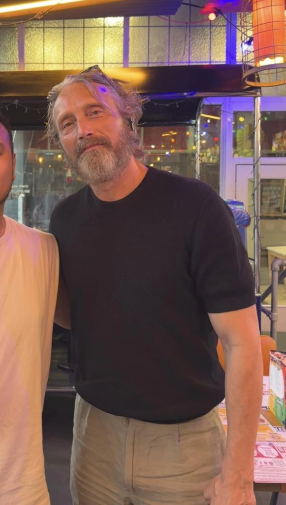 guts help my phoje is malfunctioning beacuse its allnover t themynscreen what do ido i pabicking