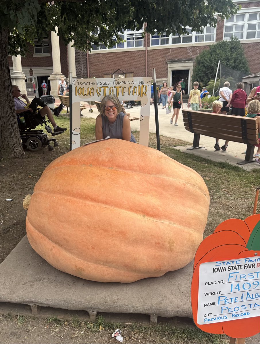 Getting my photo with the state’s largest pumpkin is one of my annual ⁦<a href="/IowaStateFair/">Iowa State Fair</a>⁩ traditions. This year’s weighed a whopping 1,409 pounds! 🎃