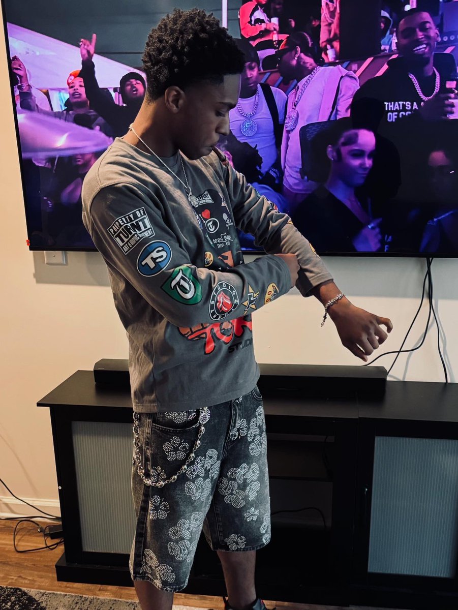 TeezyCarlito's tweet photo. 🦅🩸 https://t.co/8KhLLZ2nDp