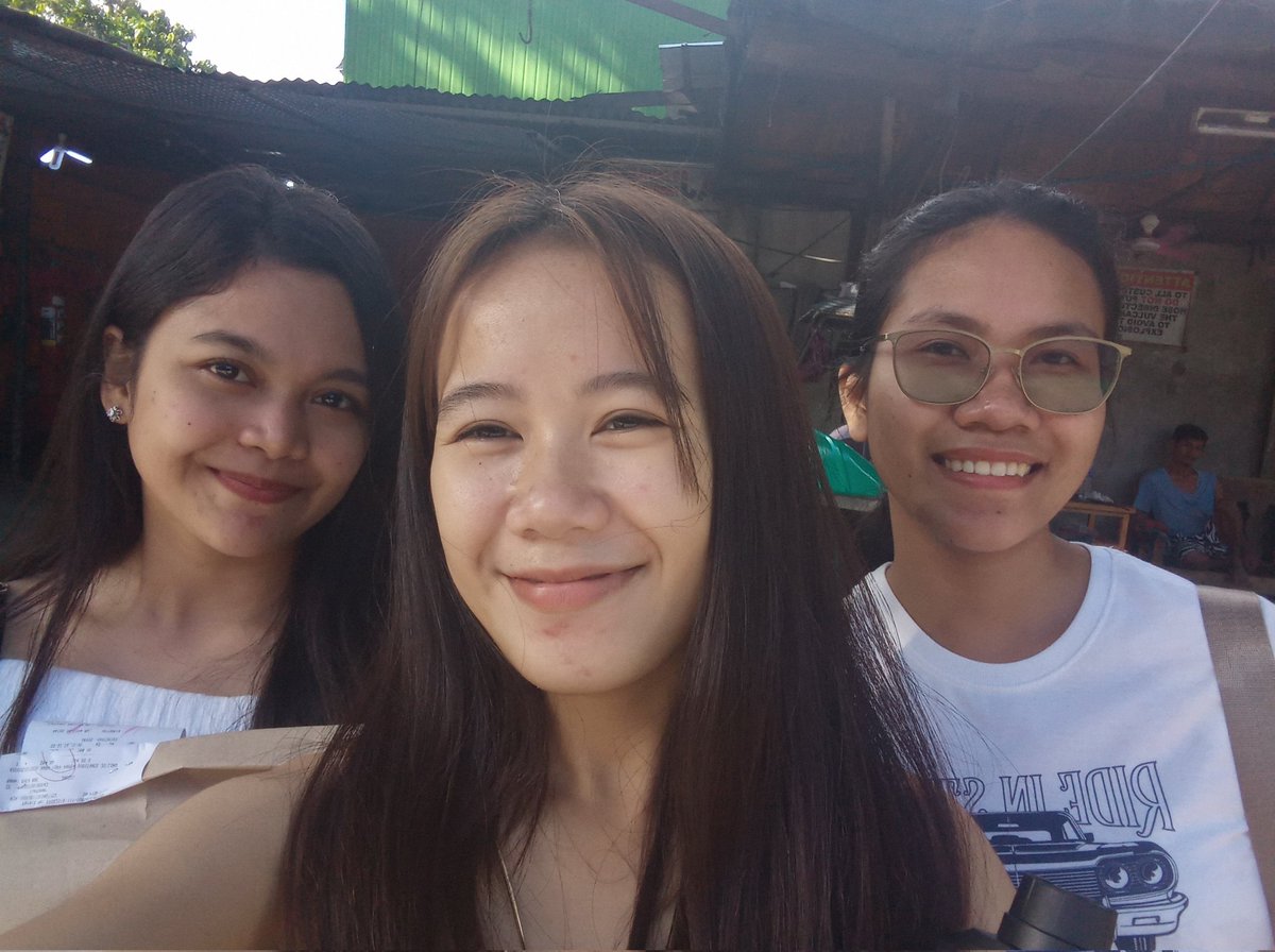 rhmjnl's tweet photo. naka samgyup na with friends 💅🏼 https://t.co/q5TDFZKJkQ