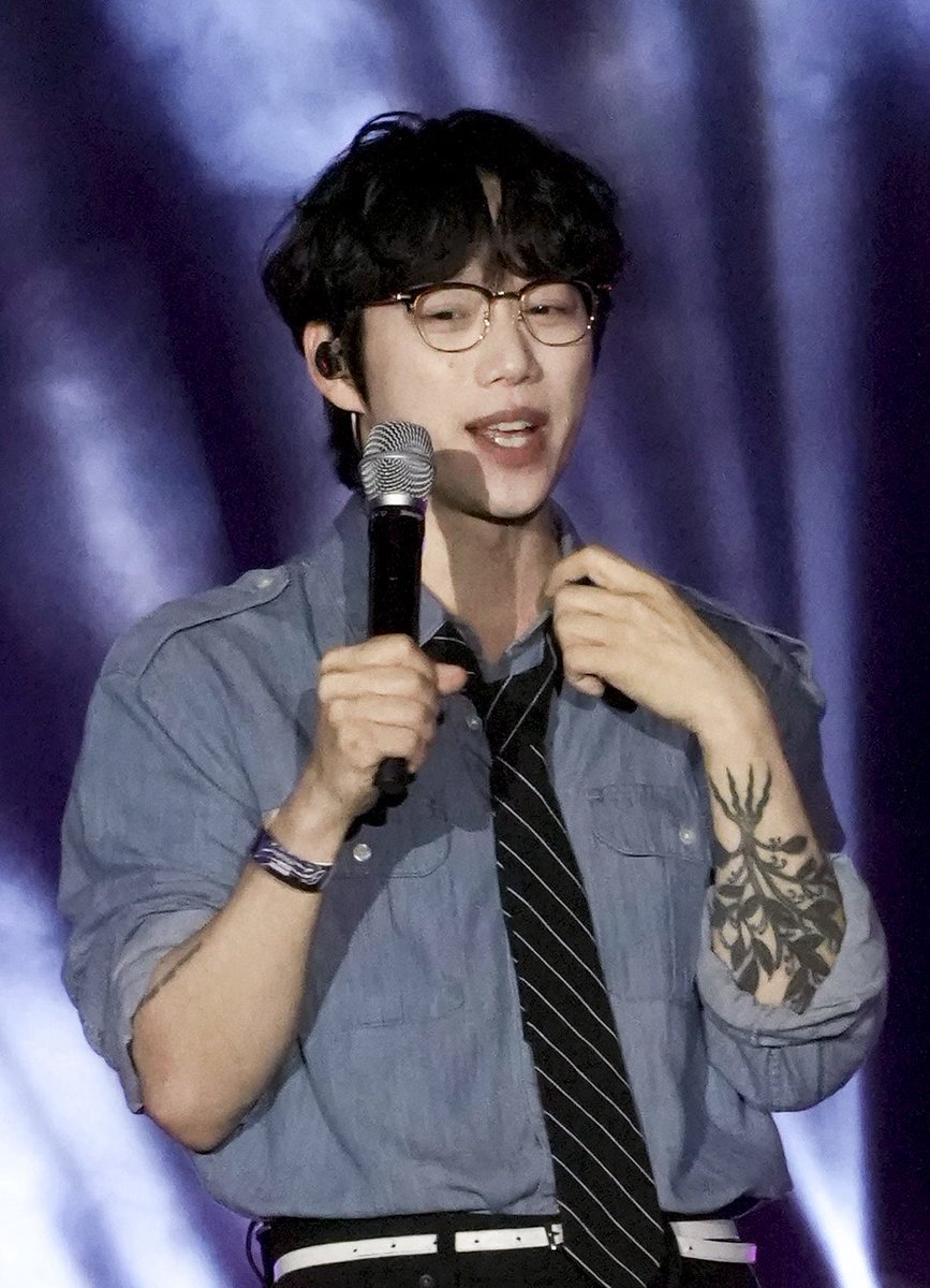 너무 잘생기심.......
마음이 힘들어. . .

#십센치 #권정열 #10CM
250814 광복80년 전야제 - 대한이 살았다!