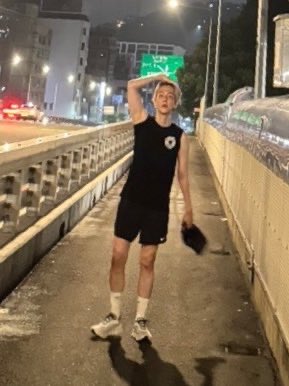 mintboxian's tweet photo. BAEKHYUN HELLOOOOOOO?????????? https://t.co/zniUKNOFOU