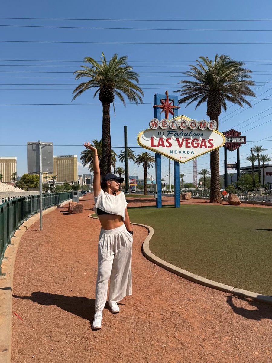 Iba a seguir triste pero me acordé que hoy estoy de cumpleaños y que ya a esta edad esas tristezas pueden dar cosas raras como embolia o me puedo torcer la cara, así que lo voy a celebrar a lo grande porque si porque la vida está muy loca y hoy estamos y mañana no sabemos!🥳🩷