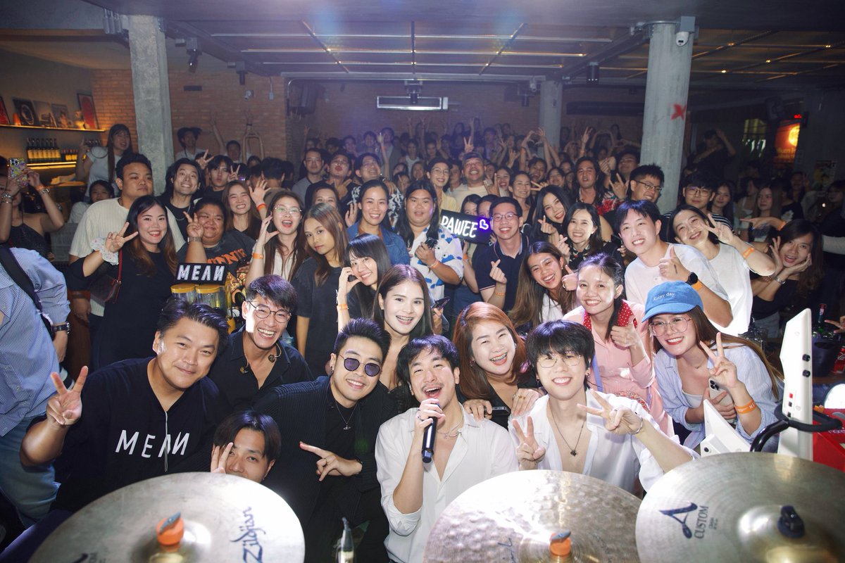 MEAN Band Live at ร้าน Newtown จ.เชียงใหม่

เชียงใหม่สนุกมาก 🫶🏻
คิดถึงเชียงใหม่สุดๆ ขอบคุณที่มาจอยกันนะครับ :- )

#วงมีน 
#MEANBand
#ผู้ชมที่ดี