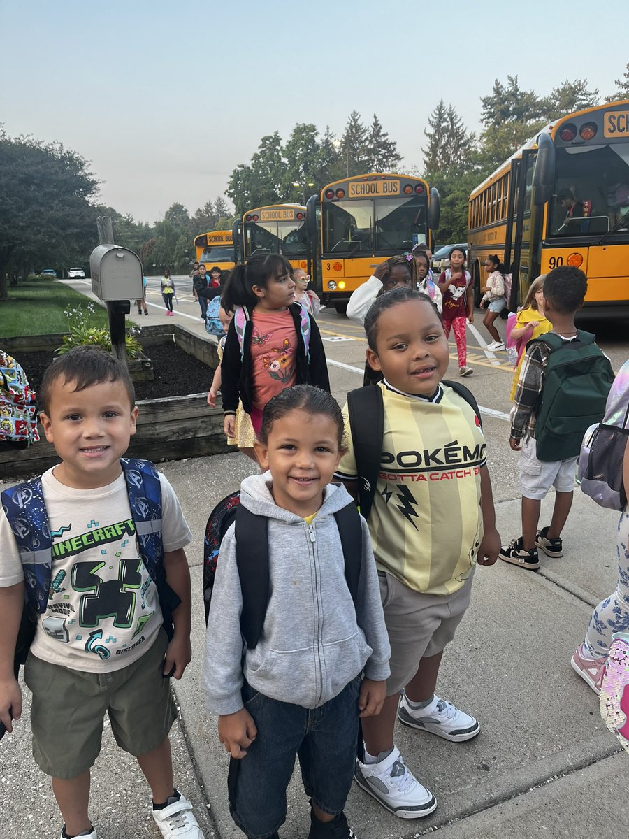What a great way to start the morning! Our Wildcats hopped off the bus happy and ready to learn. A little music at arrival sets the perfect tone for a positive, productive day! 🎶🚌 #WhyWT #WeGrowPanthers