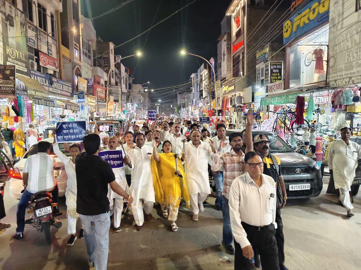The anger against the massive Vote Chori is fast turning into a people’s movement!

There is only one message - Vote Chor, Gaddi Chhod!