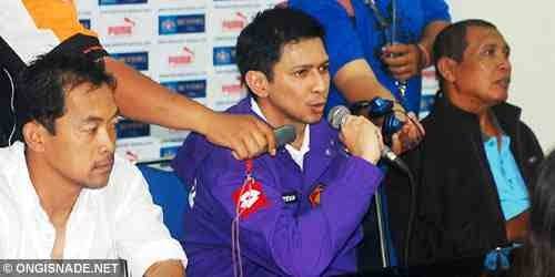 GajayanaPojok's tweet photo. Pendiri sekaligus CEO e : "Penghianat" Sekaligus tau ndek Persik dan Pelita. 
Ketua suporter e : tau ndek Persekap. 
Lucu #pek2enArema https://t.co/V5BEUzYIrt