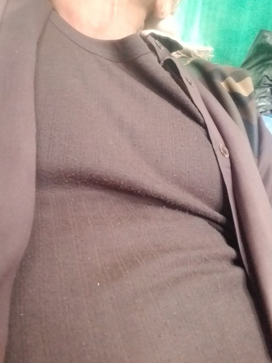 خميس طفشان 🥒اشغلانا كل شوي ورجع  راسة وانا  ابقصة ارقد