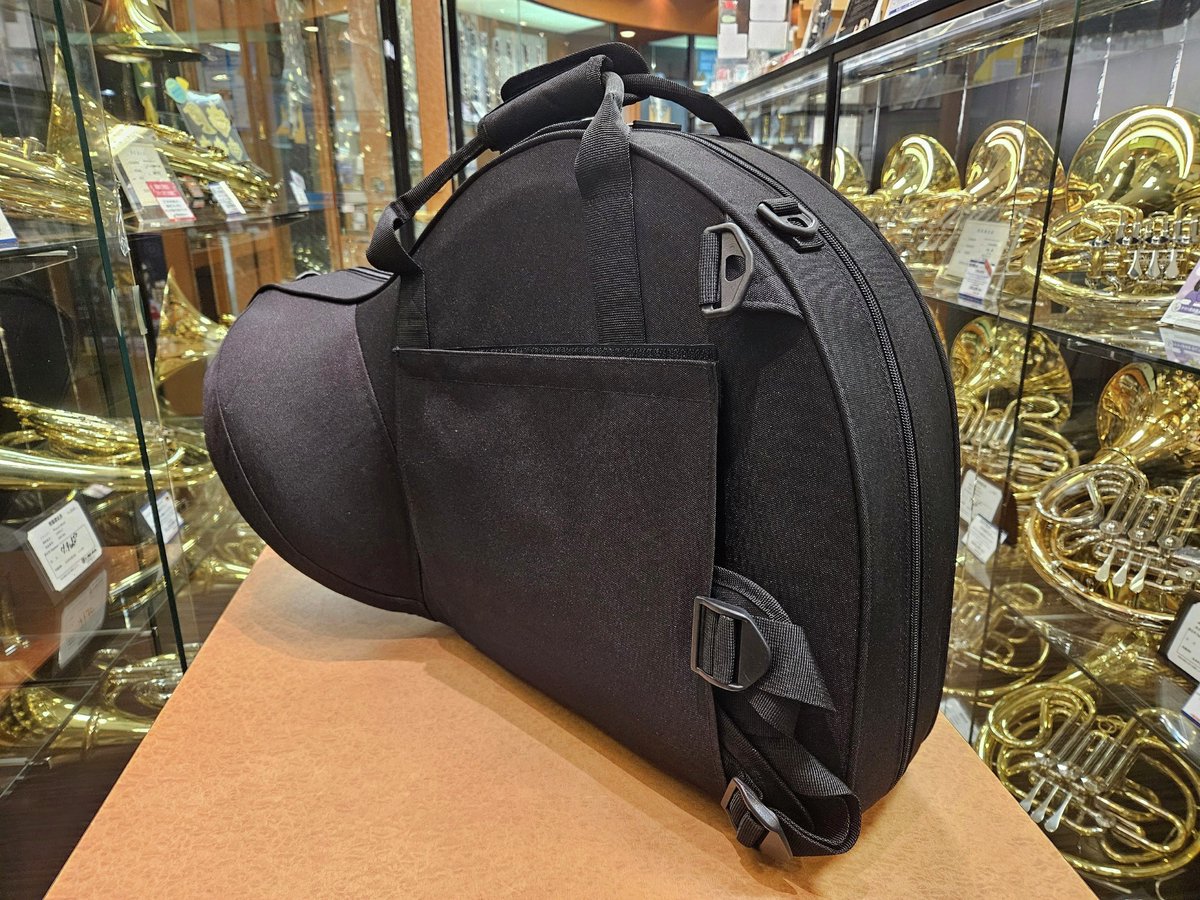 wind_crew's tweet image. 【#ホルン】入荷速報✨
ホルン ワンピース用セミハードケース！
#PROTEC (プロテック) MX-316CT ❣

2.5Kgの軽量タイプ！
楽譜収納スペース！
リュックストラップ内蔵！
ショルダーストラップ付属！
なんと言っても価格がリーズナブル😊

#吹奏楽 #オケ
#ホルンケース