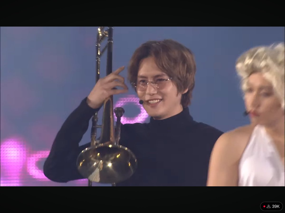 noonzzaram's tweet image. วงเดียวกันที่เหมือนไม่ได้มาด้วยกัน ใครอยากทำไรทำ555
#superweek 
#supershow3
#SuperShowStreaming