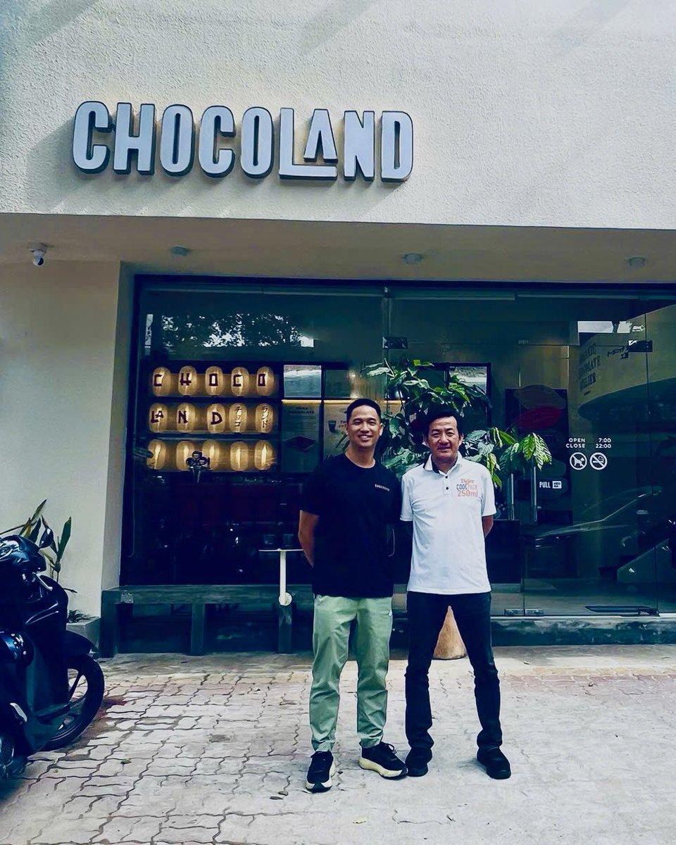 Việt Chương (@chuong_datphu) on Twitter photo Hai anh em gặp nhau “mừng mừng tủi tủi” <a href="/Qui_Do77/">Đỗ Quí | Dominic</a>
Em cám ơn anh Quí ghé thăm cửa hàng và cho em thêm nhiều góc nhìn mới. Hai anh em gặp nhau “mừng mừng tủi tủi” <a href="/Qui_Do77/">Đỗ Quí | Dominic</a>
Em cám ơn anh Quí ghé thăm cửa hàng và cho em thêm nhiều góc nhìn mới.