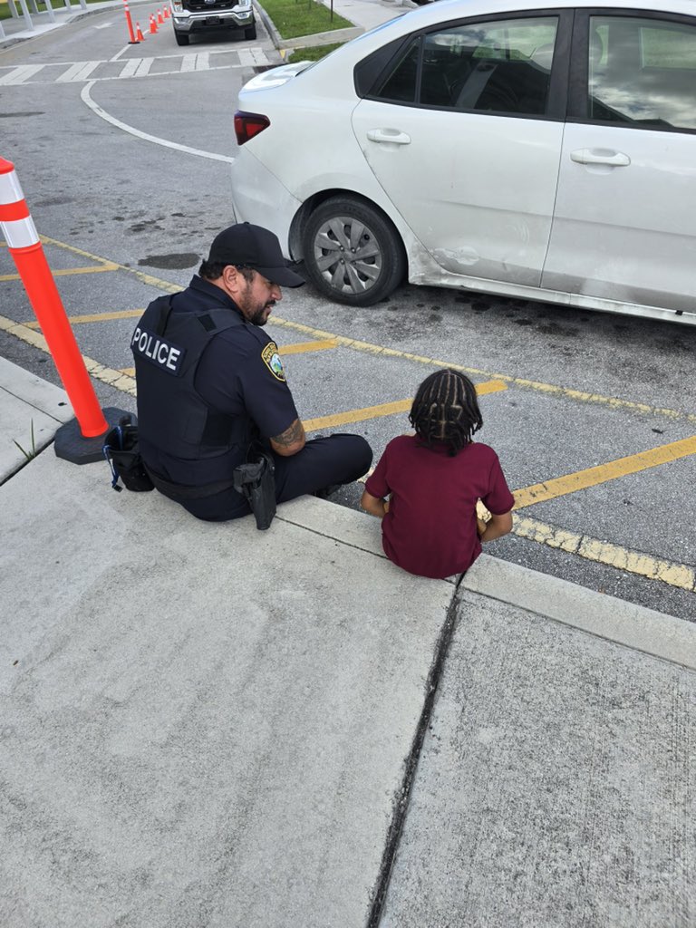 As the first week of school comes to a close, our hearts are full 💙📚 At Rosenwald Elementary, we were touched to see Officer Perez mentoring some of our youngest students. Sometimes, even the littlest ones carry the heaviest loads — and a caring presence can make all the