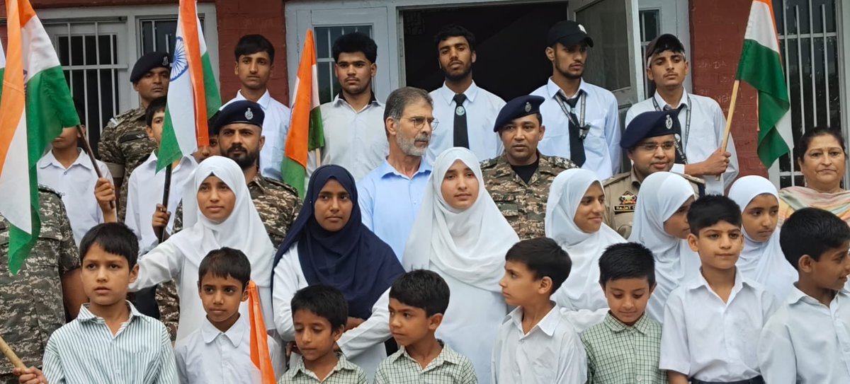 82 BN CRPF Celebrated independence day with Boys of Bakarwal Hostel in Miskeen Baug🇮🇳 IndependenceDay2025 #HarGharTiranga #CRPFIndia
