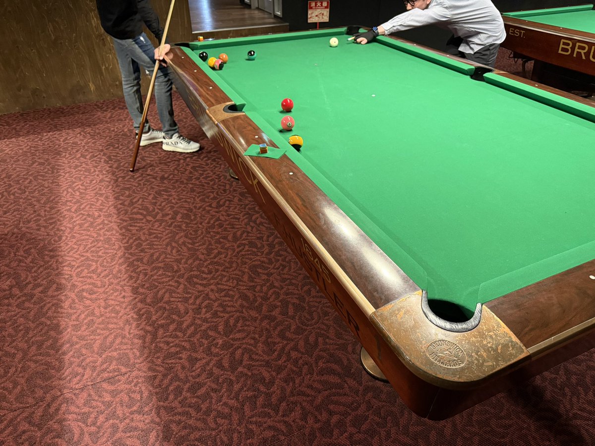 THCakitaka's tweet photo. 店長とソルトがイチャイチャ玉突き中🎱 https://t.co/H7mLBUxLCA
