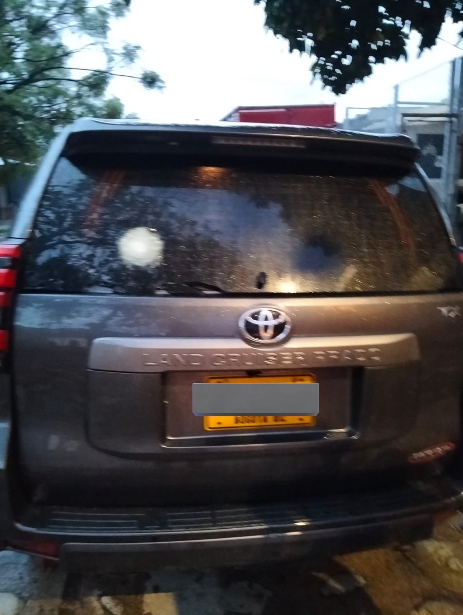 Lina Maria Garrido (@linamariagarri1) on Twitter photo Así dejaron el carro del congresista 🇨🇴 de la oposición <a href="/TrianaCongreso/">Julio César Triana</a> ayer en las vías del Municipio de la Plata, Huila. Horas antes asistíamos a las honras fúnebres de Miguel Uribe, candidato presidencial 🇨🇴 de la oposición.
¡8 DISPAROS!
No hay duda que alguien ha dado la Así dejaron el carro del congresista 🇨🇴 de la oposición <a href="/TrianaCongreso/">Julio César Triana</a> ayer en las vías del Municipio de la Plata, Huila. Horas antes asistíamos a las honras fúnebres de Miguel Uribe, candidato presidencial 🇨🇴 de la oposición.
¡8 DISPAROS!
No hay duda que alguien ha dado la