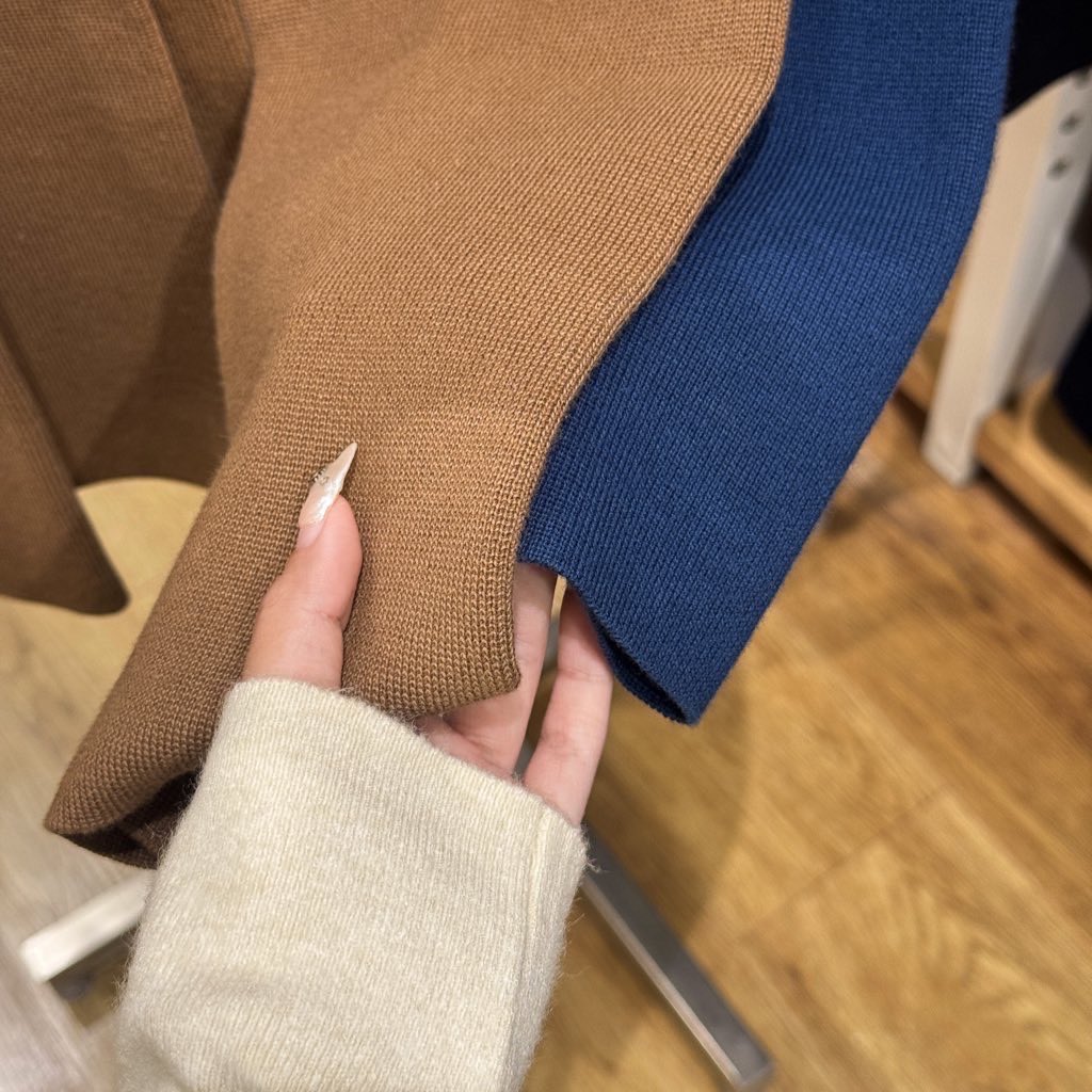 ไม่แปลกใจเลยที่แจ็กเก็ตรุ่นใหม่ ๆ ของ UNIQLO ช่วงนี้จะฮิตมาก! ขอเชียร์รุ่น Knitted Jacket ผ้านุ่มมากก ถ้าใครเล็งไว้ ลองสั่งซื้อออนไลน์ผ่าน ShopBack ได้เงินคืนด้วย  🤟✨