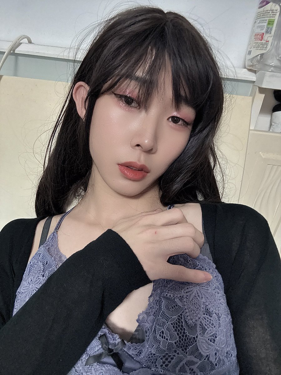 jun_jun8226's tweet photo. 同事：問你個問題
：說
同事：有人說過妳像台妹嗎？
：像嗎- -
同事：越來越像了
：🤬
#高雄 #偽娘 https://t.co/xh8V5nWsM2