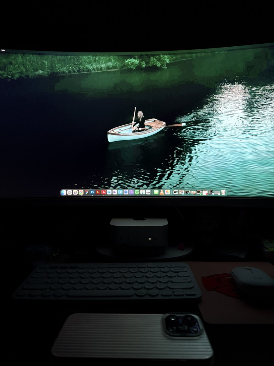 oikscape's tweet photo. THIS IS ME USING THIS PART FROM LISA'S DREAM MV AS MY WALLPAPER https://t.co/Z6Z35TWWyh