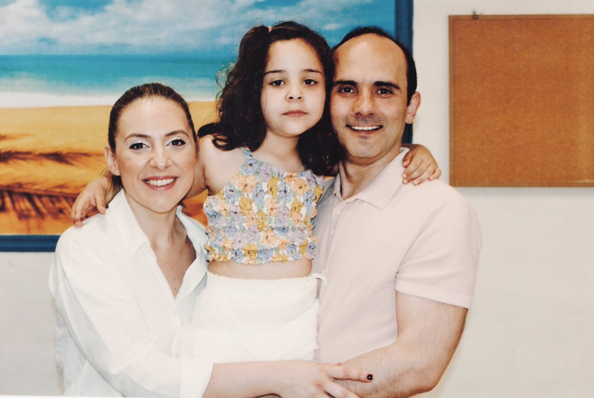 14 Ağustos 2025, Silivri, 173. görüş: Tayfun'dan herkese çok selamlar.

Kızımız Vera, yakında ilkokula başlayacak. Her anne ve baba gibi büyük bir heyecan yaşıyoruz. Duvarlar ile ayrılmış, haftada bir gün cam ardından konuşabilen ama sevgiyle bağlı bir aileyiz.

Dileğimiz ve