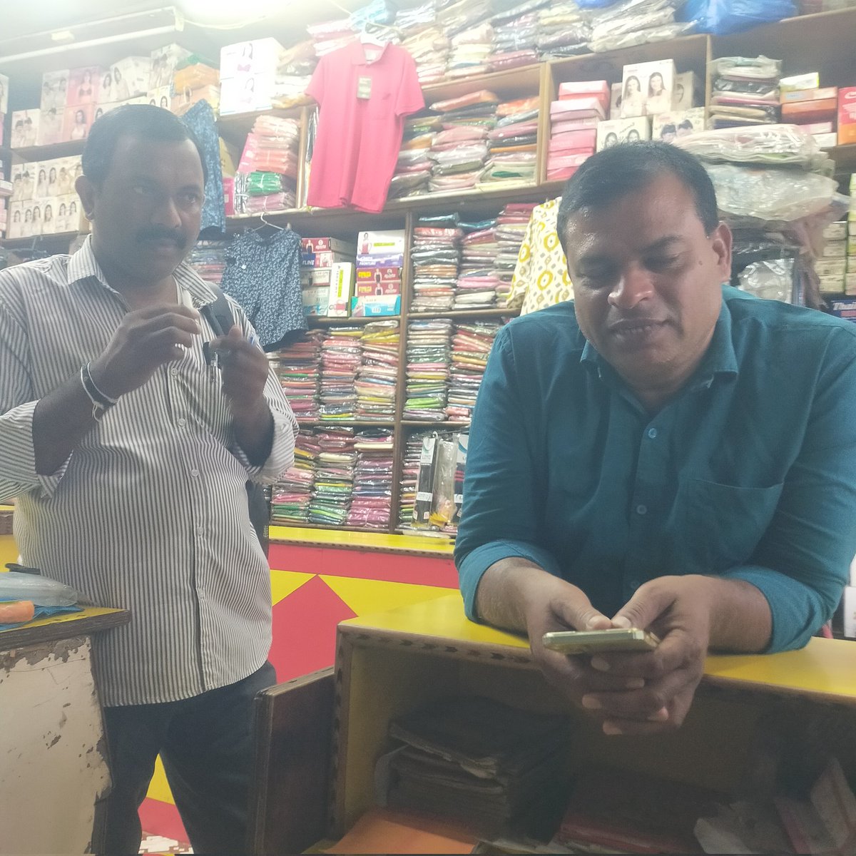 khatri_2025's tweet photo. @StanChartIN  2persons from scb RECOVERY come to my office without id card when i was not in.start abusing my neighbour and my https://t.co/RiEkSqy2Me mentally pressure.stopThis type of illigal card no 4622695280438737   @StanChartIN @RBIsays @PMOIndia @RBIsays  @nsitharamanoffc https://t.co/Ryr90bZepo