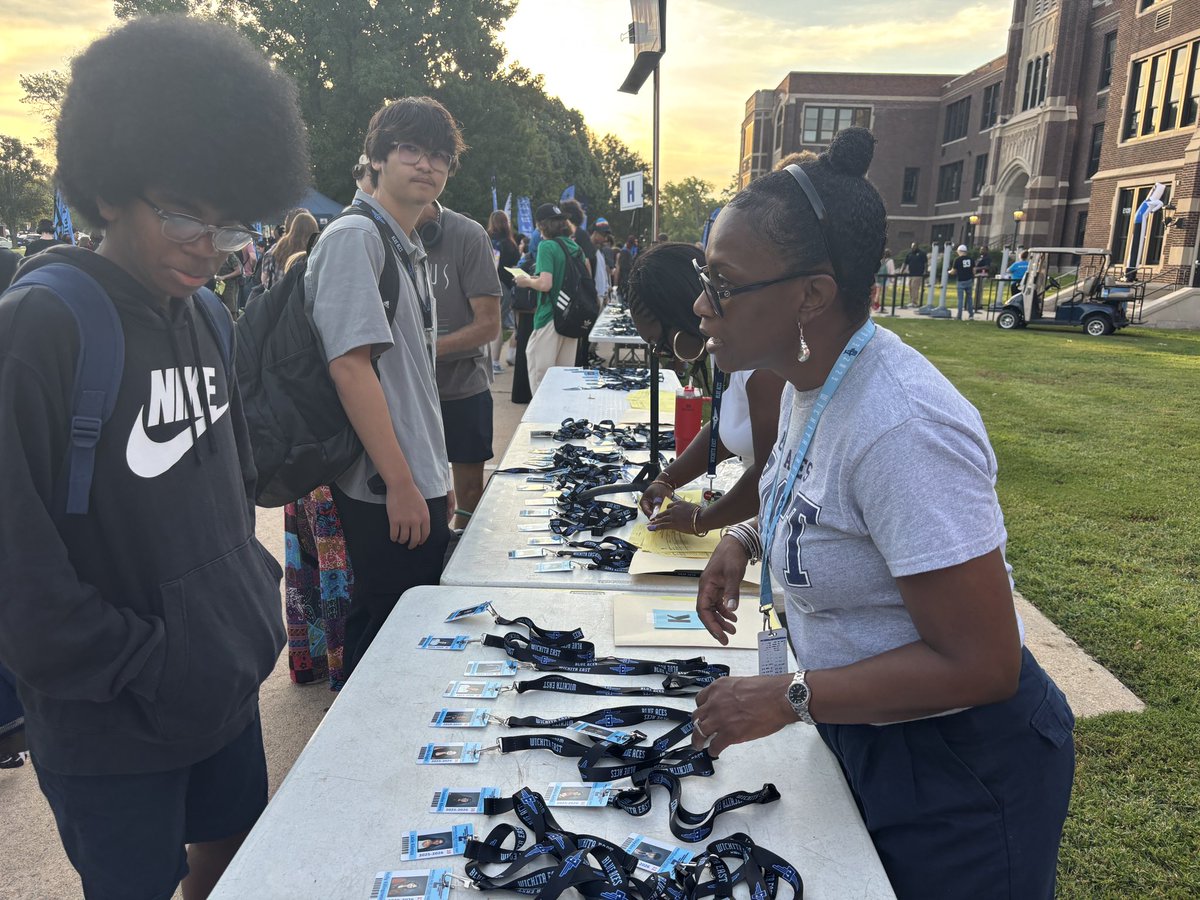 WichitaUSD259's tweet image. It’s the first day of school! 🎉 Students at East High are ready to get the year started! @EastHighAces #WPSFutureReady
