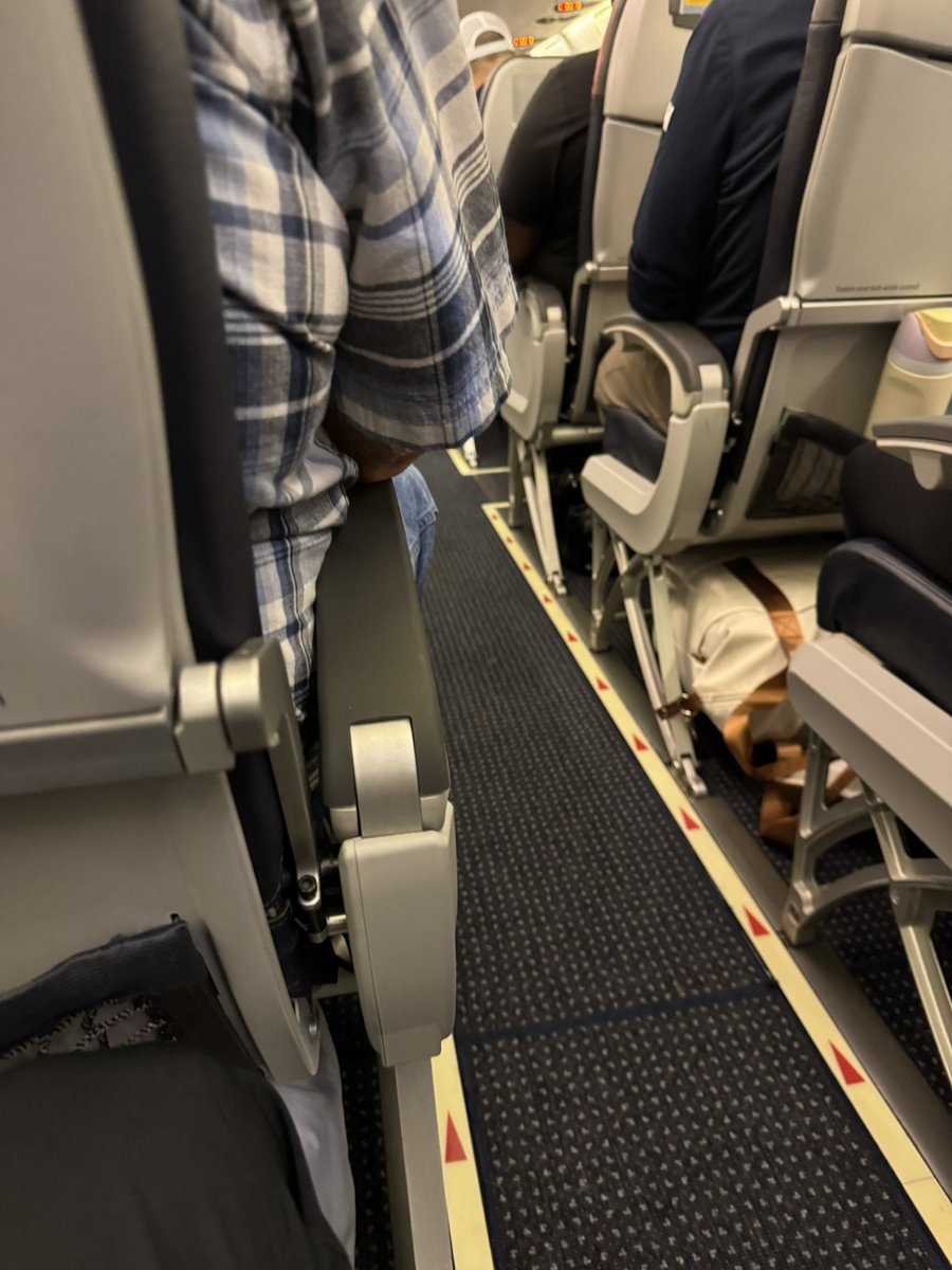 cenlafc's tweet image. Off to see history made with the @SoccerFedMI. Hoping to bring some of that championship-winning mentality we’ve had to them 🙌👊💥