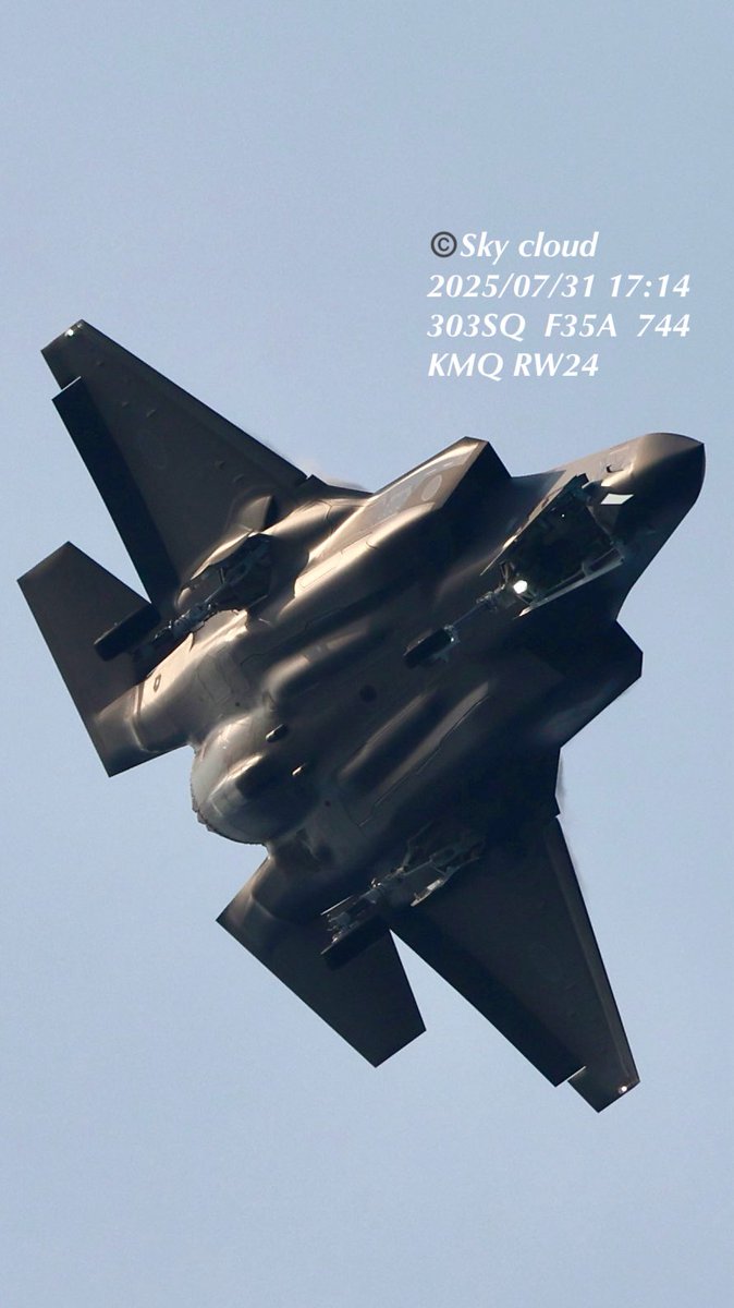 blue2impulse3's tweet photo. #303SQ #第303飛行隊 #fightingDragon🐉
#F35A #ヒート #744号機
#KMQ_RW24
#ステルス機の描写
#REFORPAC
#REFORPAC2025
#米軍主催訓練レゾリュートフォースパシフィック 2025/07/09-08/04
#KMQ #小松空港
✈︎✈︎✈︎✈︎
#感動の一瞬にシャッター押せる余裕‼️
#一瞬の感動を感じる五感を磨け
#インパクトは一瞬の判断
#孤高の信念と美学
#更なる高みへ
#付きのタイミングを味方に
#wonderful_vehicles_shotz #fever_locomotion #total_planes #total_vehicles #todo_aviation_
#sky_airplane_gallery #be_one_transport
✈︎✈︎✈︎✈︎
#行動予定 を #Threads にて,
#リアルタイム公開中‼️
https://t.co/AEG6gAZG9o
✈︎
x.https://t.co/mLw52jXYCv
F.https://t.co/E0JnTNkfSc
Sky cloud-2025_r7 POST No.0125
2025/08/14 21:40