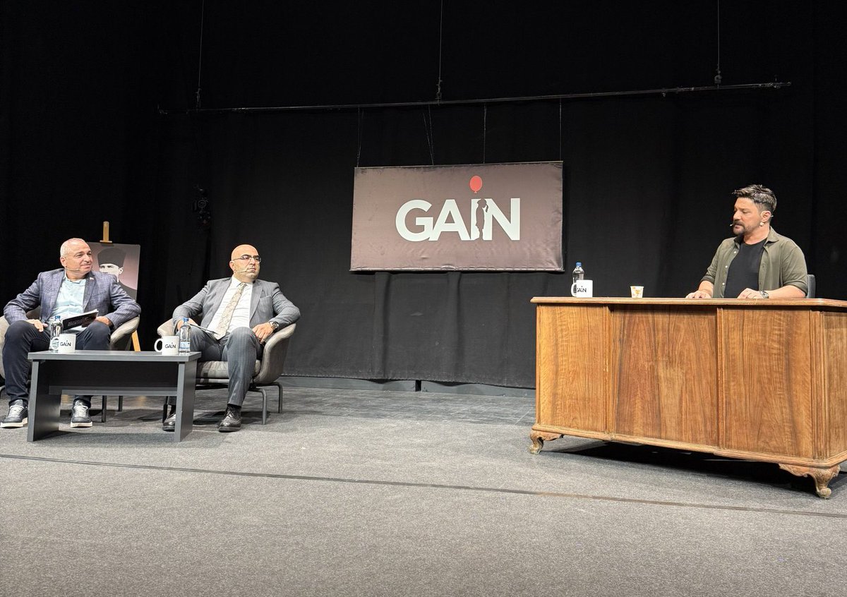 #MevzularAcıkMikrofon programı ile Polis arkadaşlarımızın sorunlarının konuşulmasına ve çözüm yollarının anlatılması imkanı sunan, başta <a href="/OguzhanUgur/">Oğuzhan Uğur</a> Bey olmak üzere, büyük bir  özveriyle çalışan kıymetli ekibine, değerli fikirleri ve sorularıyla programa katkı veren ve  katılım