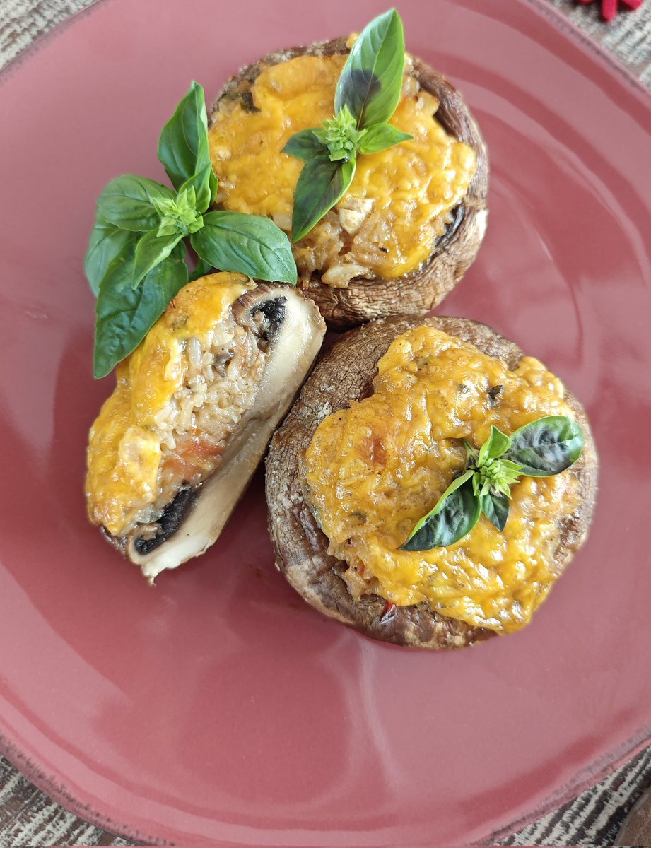 DraganMocevic's tweet image. Mora malo i da se predahne.

Šampinjoni punjeni rižotom.

#Ilovice #inmykitchen