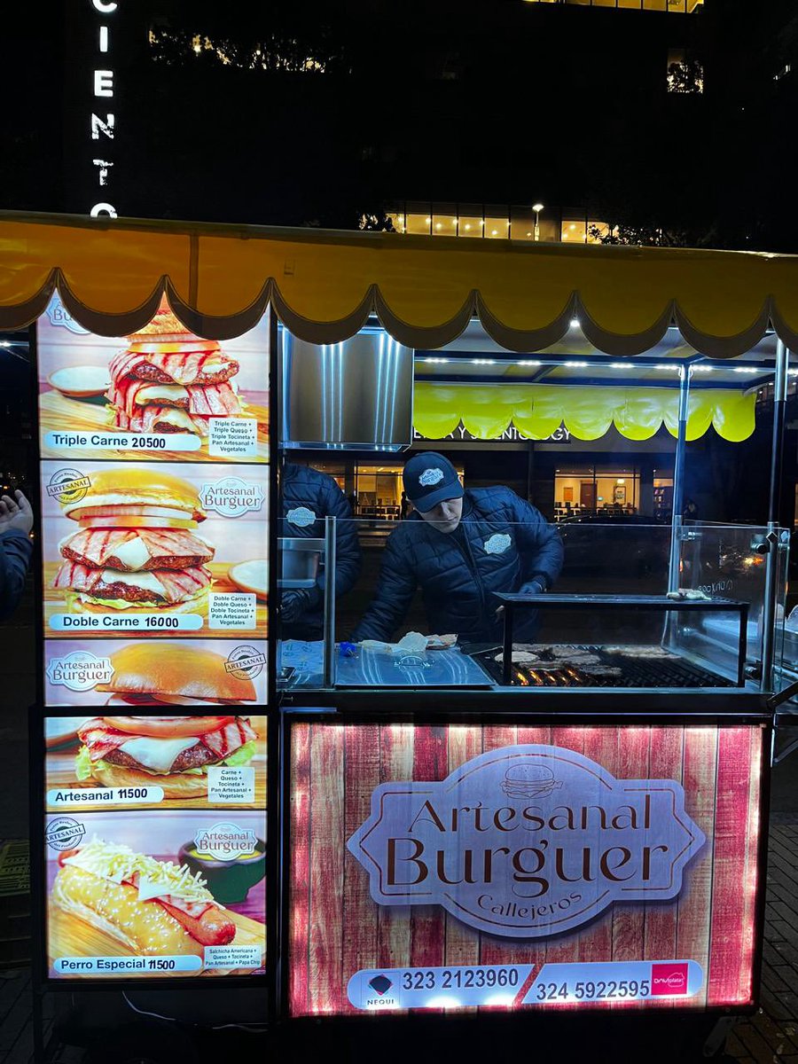 SairaRey's tweet photo. Quiere encontrar las mejores hamburguesas artesanales en Bogotá?
Vaya a la Av 19 con calle 100 y busque “Artesanal Burguer”.
Jóvenes universitarios emprendedores luchando por alcanzar el futuro que sueñan.
Construyendo pais 🇨🇴❤️
“El ��xito es el resultado de hacer las cosas bien” https://t.co/btBePXlQEm