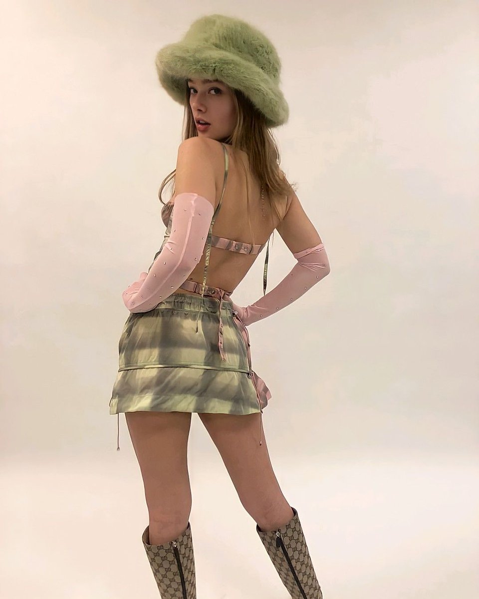 God bless the sweet girls, God bless the dream girls
God bless the queen girls that turn the other cheek girls
God bless the free girls
And, yes, God bless even the mean girls