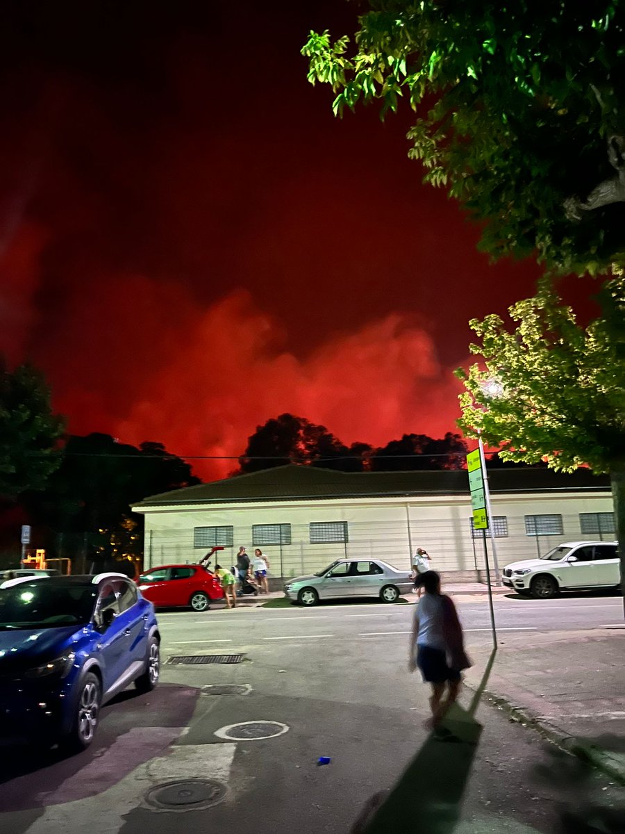 Cencibel2's tweet photo. Este era mi pueblo más o menos a la hora en que @oscar_puente_ hacía chistes, perdón, "ironías" sobre los incendios. Es ministro del Gobierno de España. No hay más que decir https://t.co/N3Vxf6q6VV