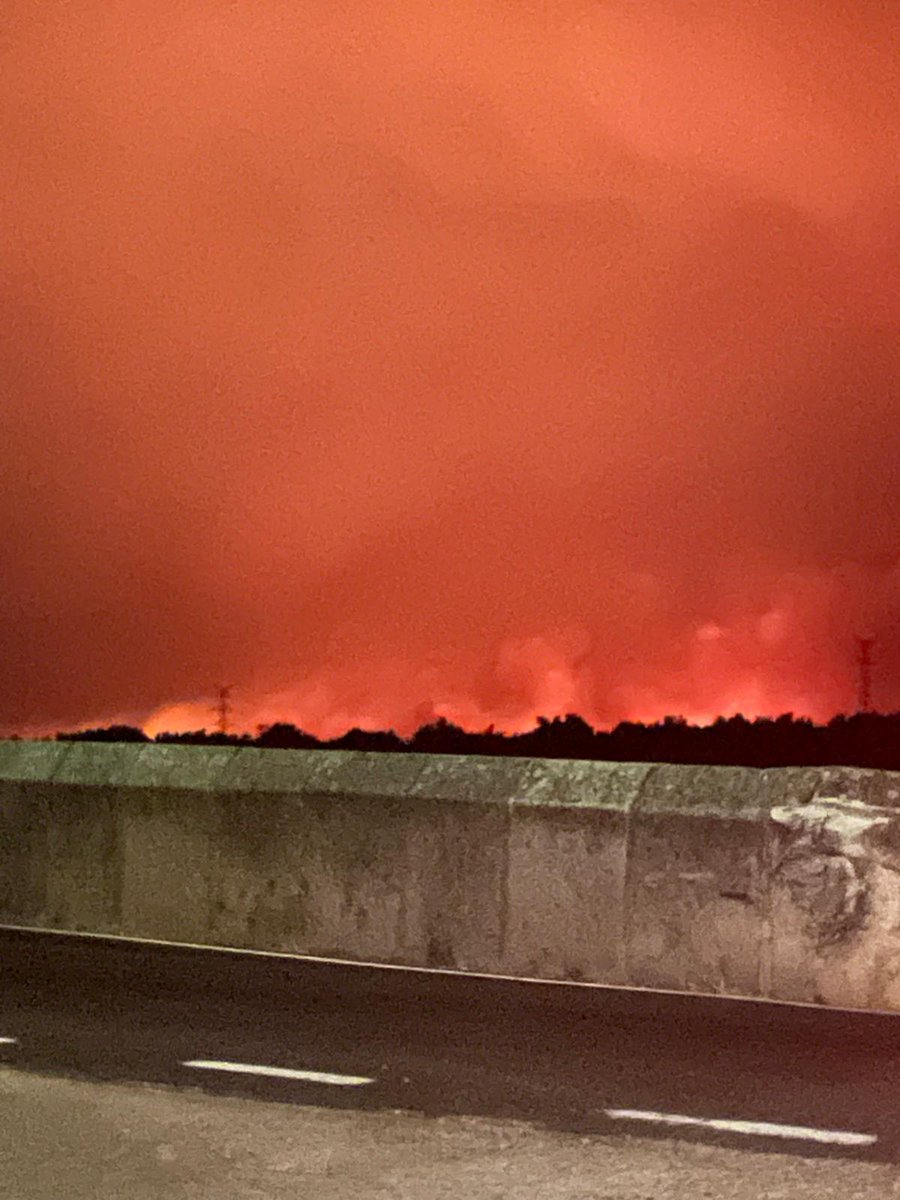 Cencibel2's tweet photo. Este era mi pueblo más o menos a la hora en que @oscar_puente_ hacía chistes, perdón, "ironías" sobre los incendios. Es ministro del Gobierno de España. No hay más que decir https://t.co/N3Vxf6q6VV