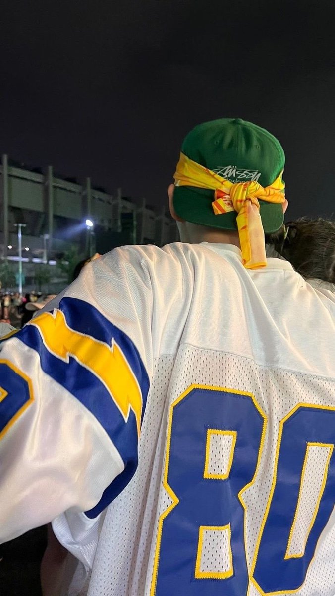 his back is soo wide like i need to climb him like a tree and cling onto him like my life depends on it