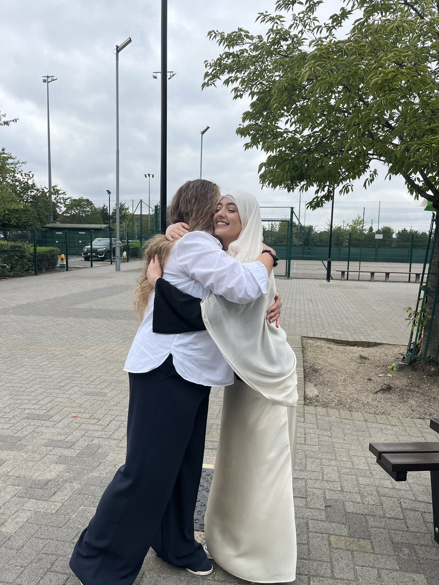 Brentside's tweet photo. What a superb celebration of Year 13 achievements! A*s and Distinction*s (Di*), happy students, parents and staff. And now it’s onwards and upwards to universities and apprenticeships. We are so proud of our Year 13s! https://t.co/PQ4FCow3kR