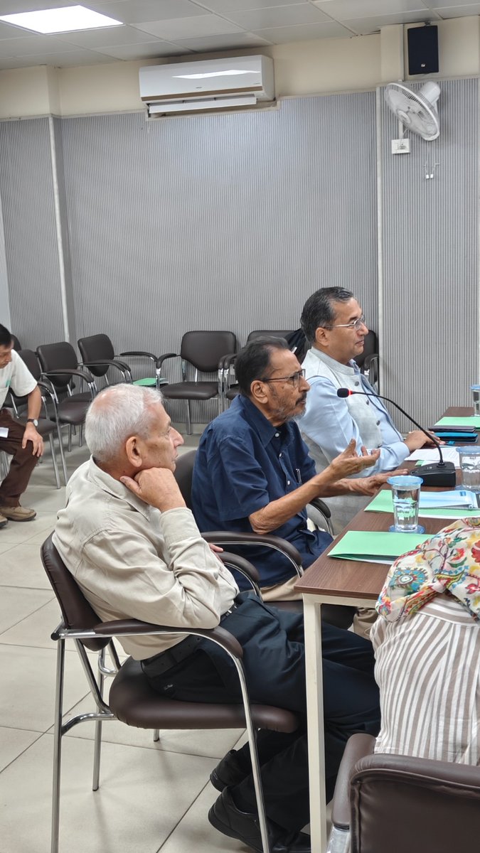 SetuAayog's tweet photo. A one-day workshop by Doon Library &amp; Research Centre &amp; Uttarakhand Seva Nidhi, Almora, brought together experts &amp; policymakers to address climate impacts on Himalayan ecosystems &amp; livelihoods.
For more: https://t.co/uimeAOfR0j

#ClimateAction #Himalaya  

@rajshekharjoshi https://t.co/uFOQFrOEBA