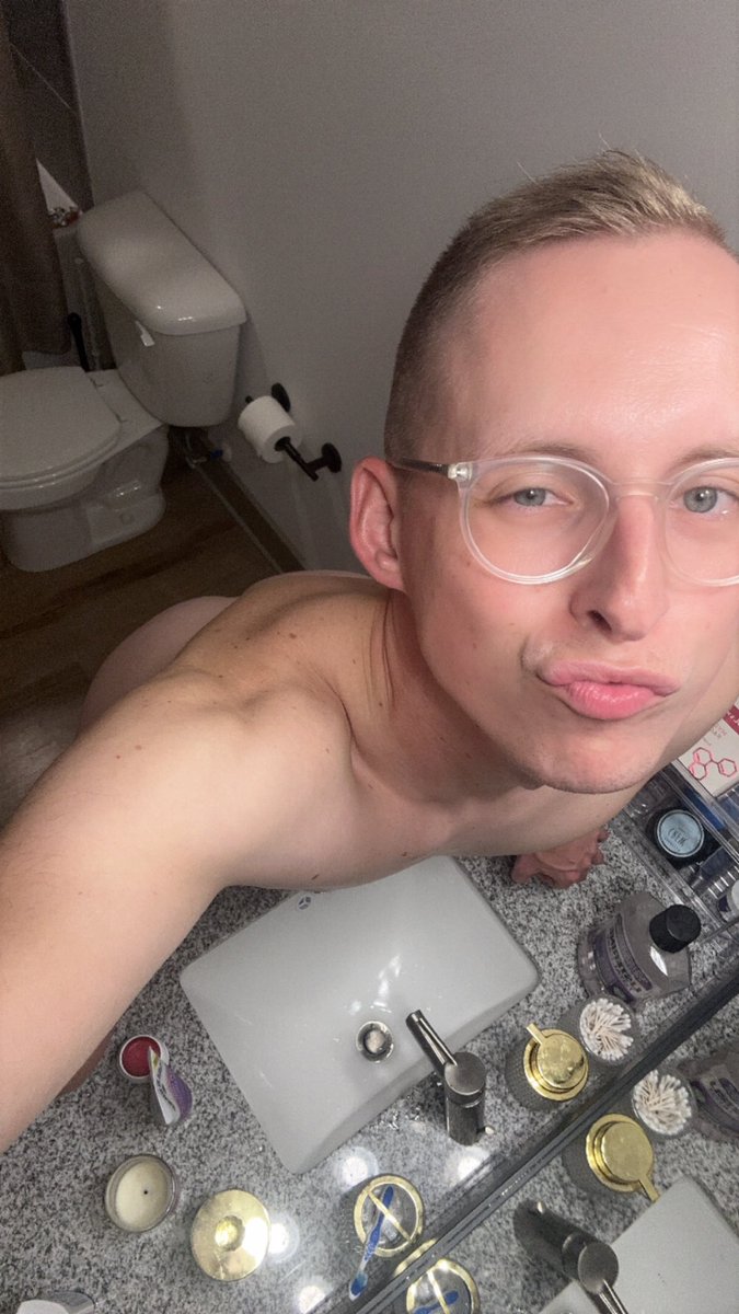 TimTetras's tweet photo. When you gotta reach up to change the lightbulb 🤫 #gay #2025 https://t.co/Cg6D6ddrWa