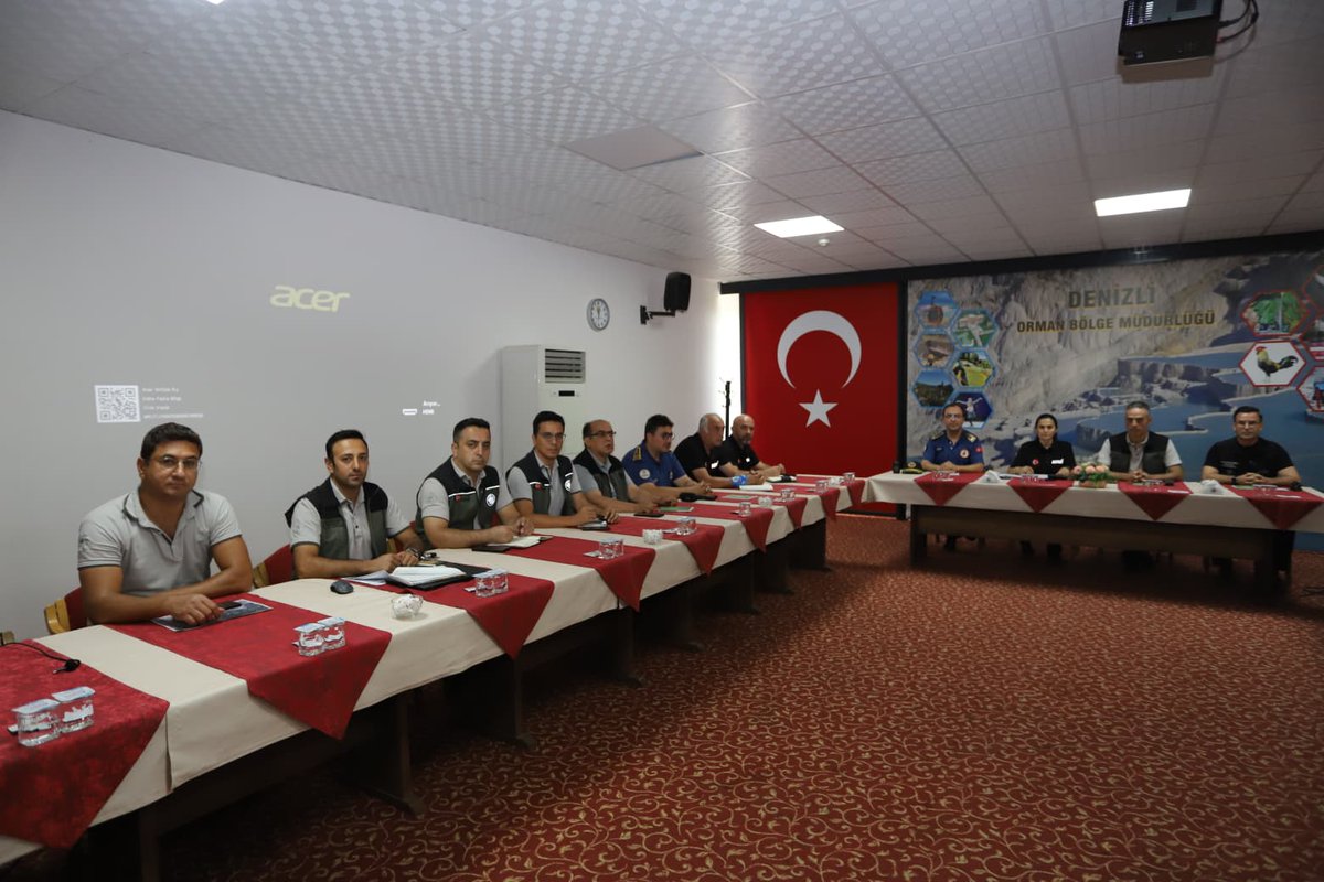AFAD Denizli (@afad_denizli) on Twitter photo Müdürümüz Yıldız TOSUN, orman yangınlarının yerleşim yerlerini tehdit etmesini önlemeye yönelik tedbirlerin görüşüldüğü toplantıya katıldı. Kurumlar arası bilgi paylaşımı yapılarak işbirliği yol haritası belirlendi. Müdürümüz Yıldız TOSUN, orman yangınlarının yerleşim yerlerini tehdit etmesini önlemeye yönelik tedbirlerin görüşüldüğü toplantıya katıldı. Kurumlar arası bilgi paylaşımı yapılarak işbirliği yol haritası belirlendi.