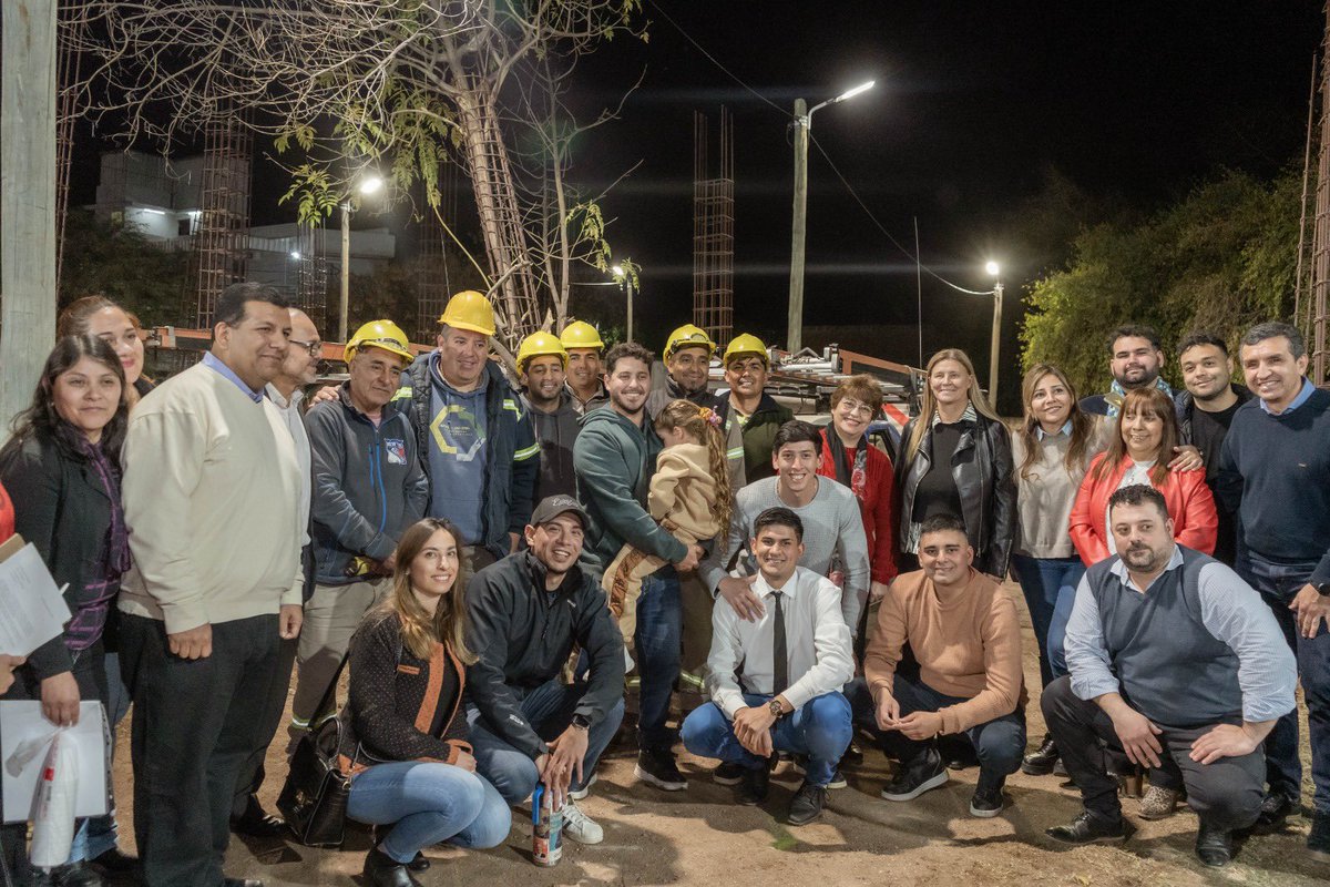 La educación merece lugares seguros y dignos. Junto a EDELAR y el CE, dejamos en funcionamiento la iluminación en el estacionamiento de los institutos Albino Sánchez Barros y Tobar García. Donde antes había oscuridad e inseguridad, hoy hay luz, seguridad y un Estado presente. 🌟