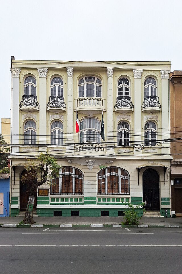 Un 14 de agosto del 2008 la sede social de Wanderers es declarada monumento histórico nacional.  
Identidad y cultura 🇳🇬 
y ojo que esta no se vende 😅🤏🏽