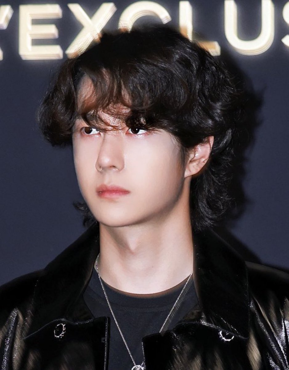 เอ้ยย แจ้มมมมมมมม บิ้กเปาหมูหยองมากกกก

YIBOxCHANEL BLEU NIGHT
#WangYiBoxBleuLExclusif <a href="/CHANEL/">CHANEL</a>