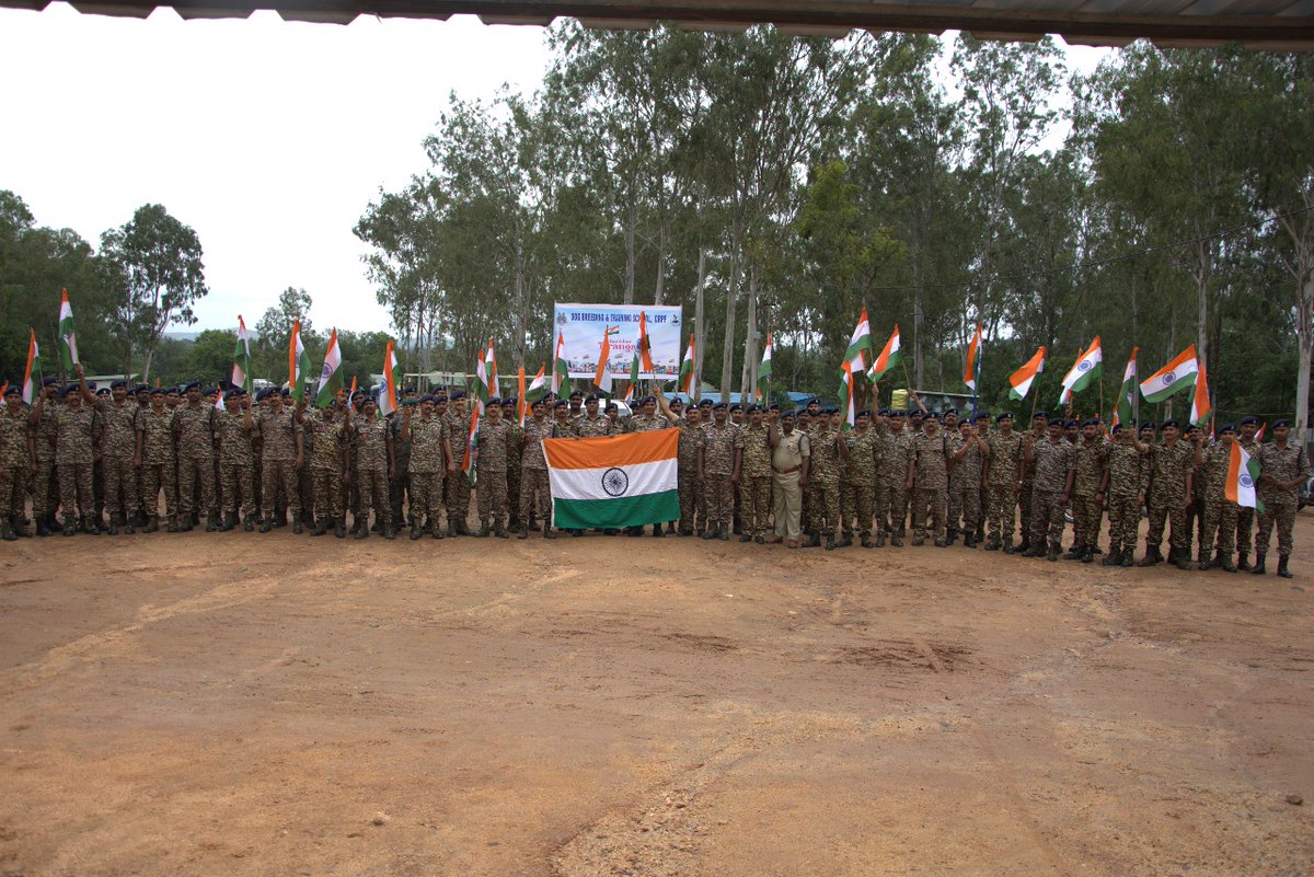 DBTS_CRPF's tweet image. The suburb areas of Taralu &amp;amp; Kaggalipura in South Bengaluru echoed with patriotic pride as enthusiastic  civilians joined DBTS troops in a 10-km #HarGharTiranga motorcycle rally, waving the tricolor with fervor. 🇮🇳 #DBTS #IndiaPride