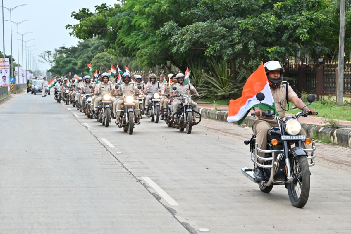On 13.08.2025, RPF/SWR hosted a spirited bike rally in view of the 79th Independence Day, disseminating the message of patriotism, unity, and commitment towards the security of our nation. <a href="/RPF_INDIA/">RPF INDIA</a>