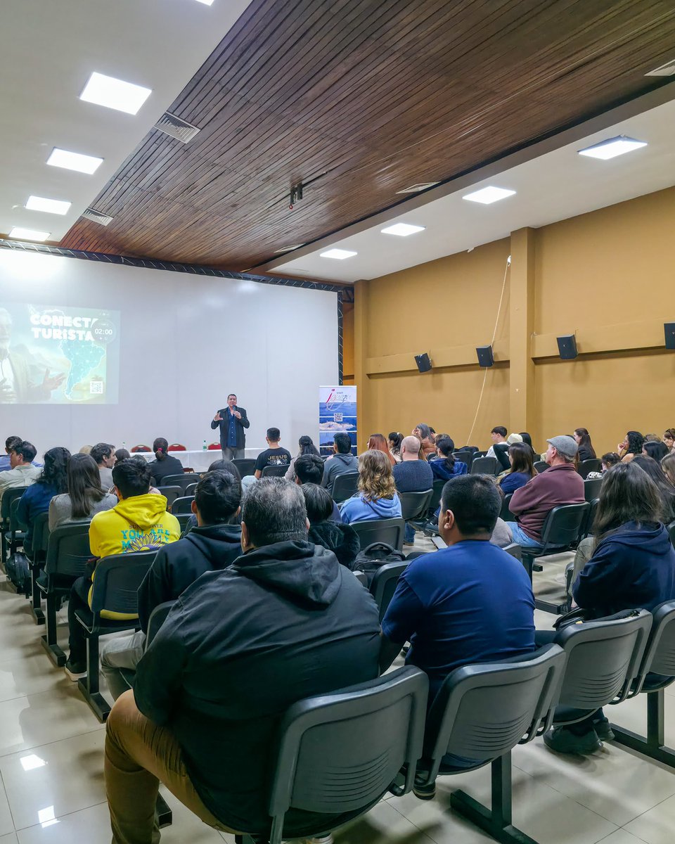 lucasleoigr's tweet photo. En #IguazuTodoElAño, incluso en tiempos desafiantes, seguimos promocionando y capacitándonos para las nuevas tendencias

Con gran éxito realizamos la Masterclass “CONECTA TURISTAS” con Alfredo Perotti, sobre cómo conectar destinos y viajeros en la era de la IA

#IguazuSomosTodos https://t.co/OJd9L6aCIq