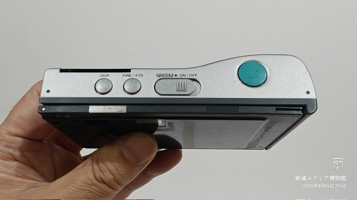 EMM_TOKYO's tweet photo. 1997 | Toshiba | PDR-2 | PC Card-integrated Digital Still Camera | Launch price: $599 | Inflation-adjusted: $1,130
#Toshiba #PDR2 #DigitalCamera #PCCard #RetroTech #VintageDigital #PhotographyHistory #90sTech #InflationAdjusted #CameraCollector https://t.co/odEQhiM1S4